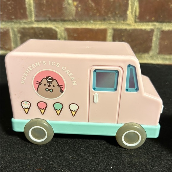 Pusheen Exclusive Box Set Collection - Picture 4 of 10